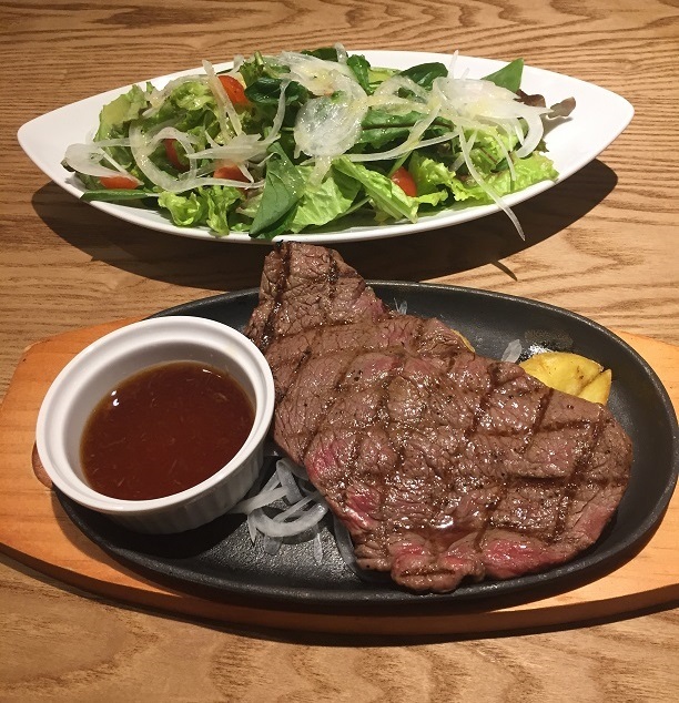 梅田第一ビル、一人でも気軽に入れるステーキ店♪