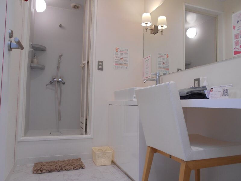 綺麗で広いパウダールーム