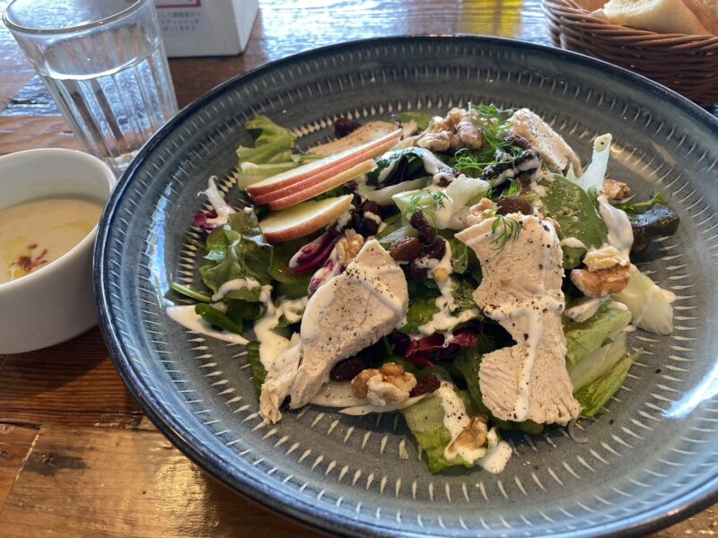 トレーニング帰りにもおすすめ♪サラダランチ🥗