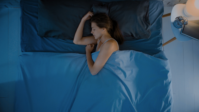 睡眠不足が太る原因に？