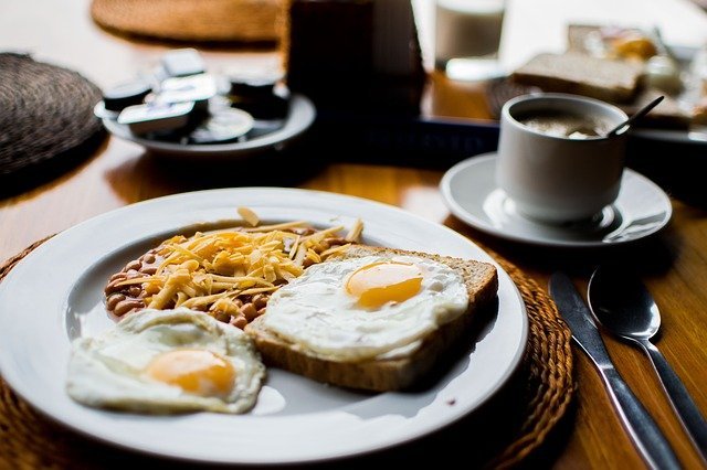 コーヒーと卵の朝ご飯