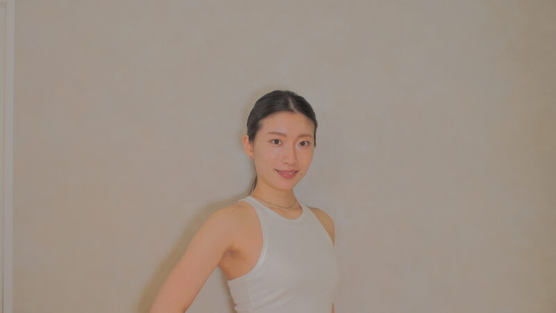 女性がきりっとしている画像です